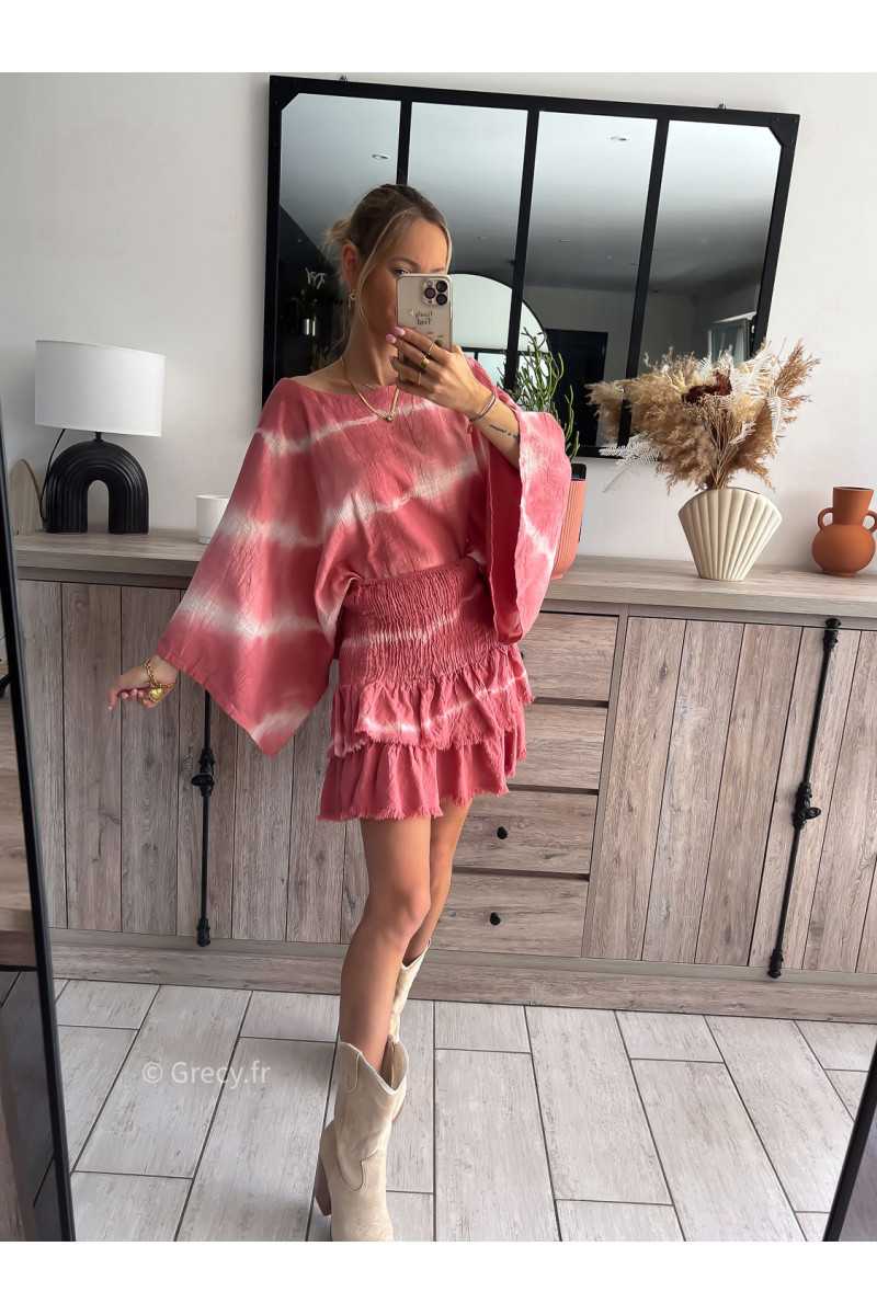 Ensemble Tie and Dye rose coton lin jupe blouse chemise manches amples Santiag look grecy tendance mode automne femme 2023