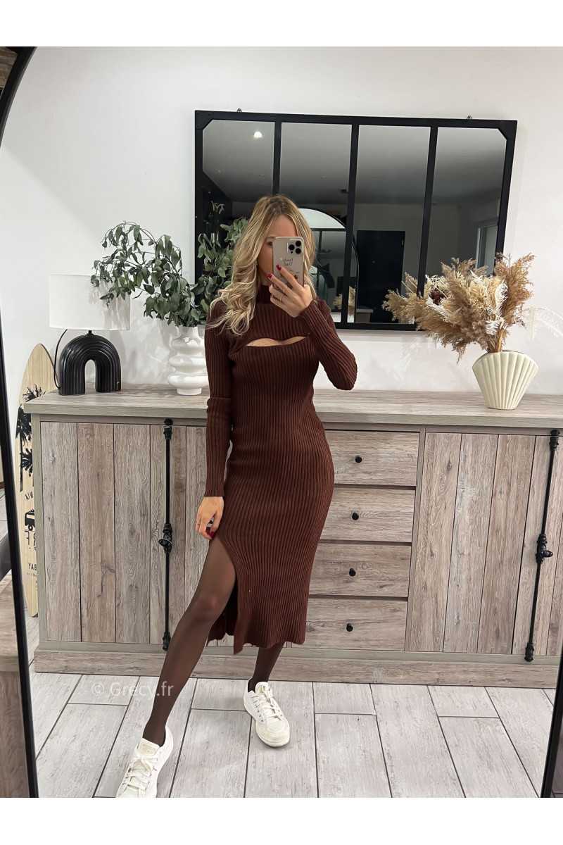 longue robe pull marron chocolat fendue ouverte poitrine décolleté grecy mode tendance automne hiver 2023