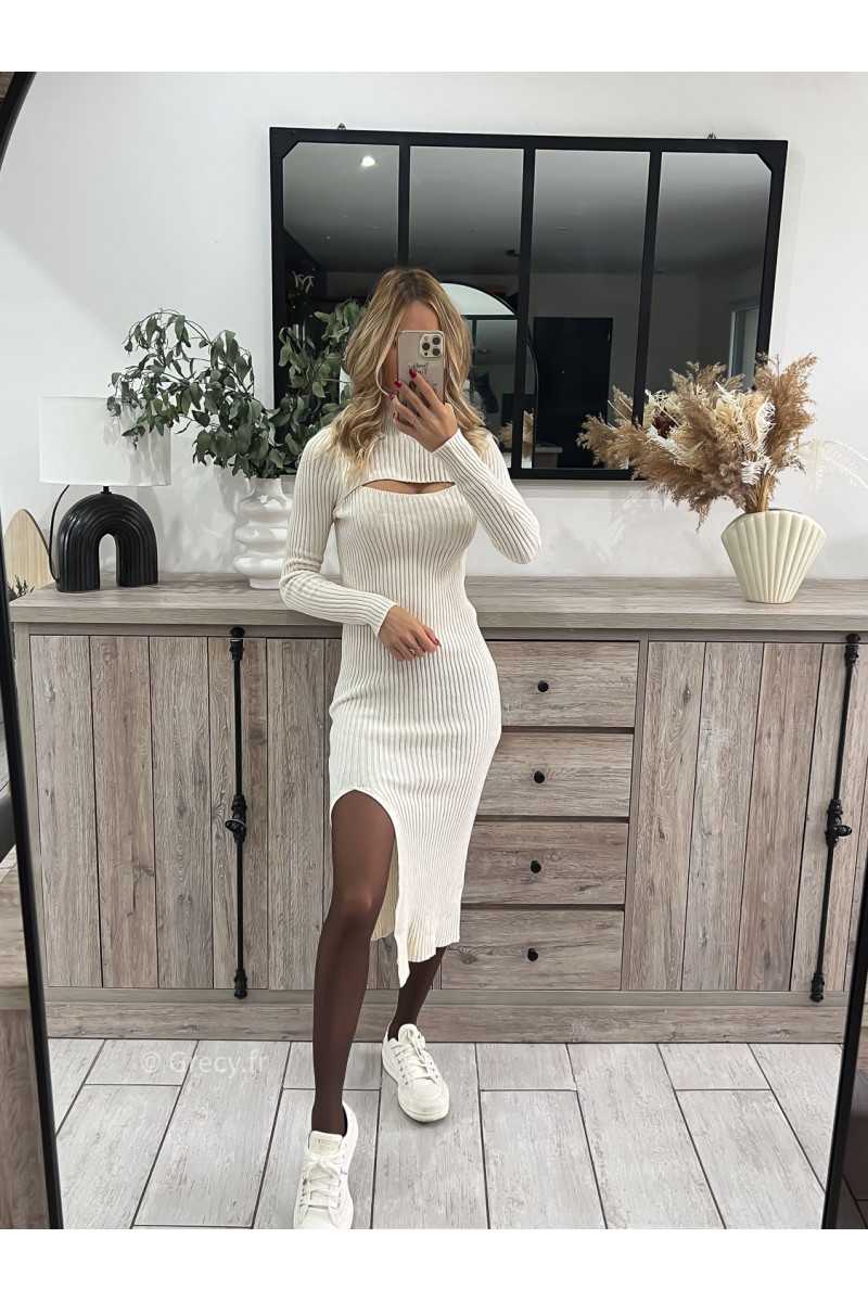 longue robe pull blanche beige écru fendue ouverte poitrine décolleté outfit look grecy mode tendance automne hiver 2023