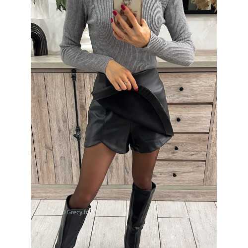 skort jupe short porte-feuille noire simili cuir courte grecy mode tendance automne hiver 2023 outfit ootd blogueuse