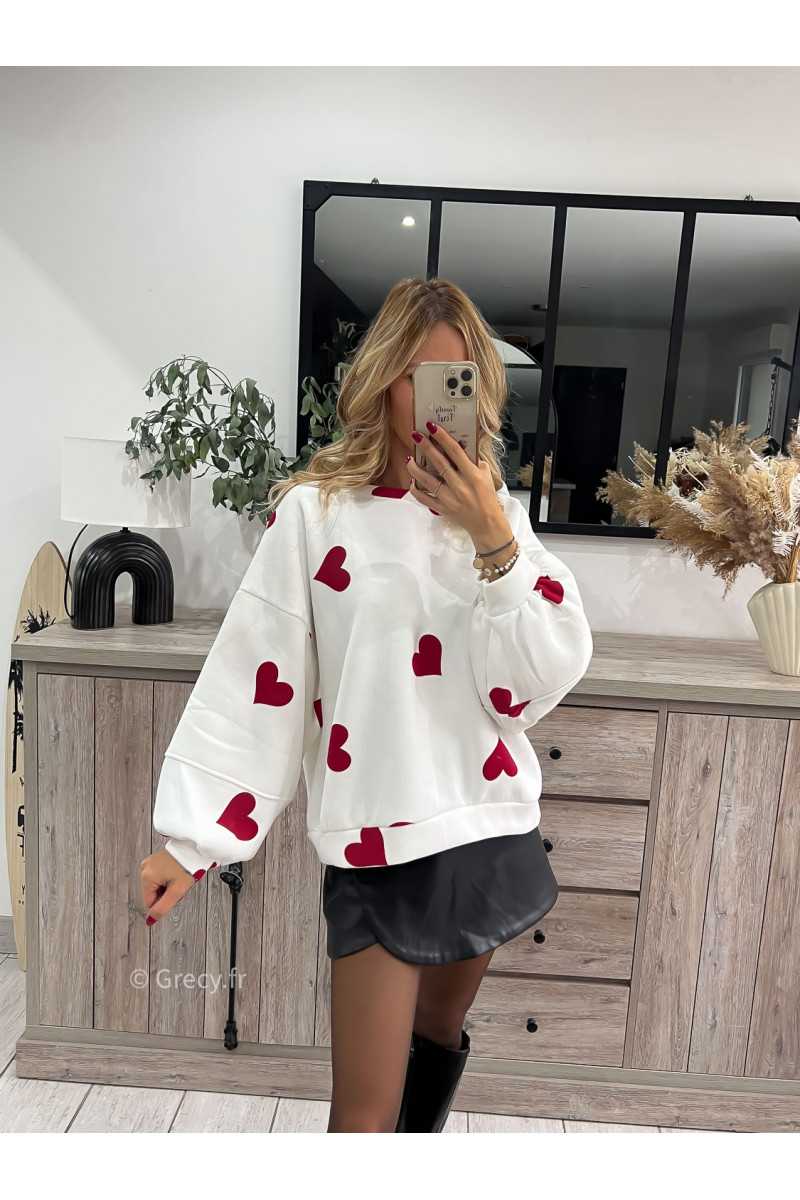 sweat oversize blanc coeurs rouge confort cosy grecy mode tendance automne hiver 2023 outfit ootd blogueuse