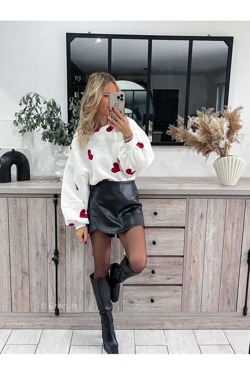 sweat oversize blanc coeurs rouge confort cosy grecy mode tendance automne hiver 2023 outfit ootd blogueuse