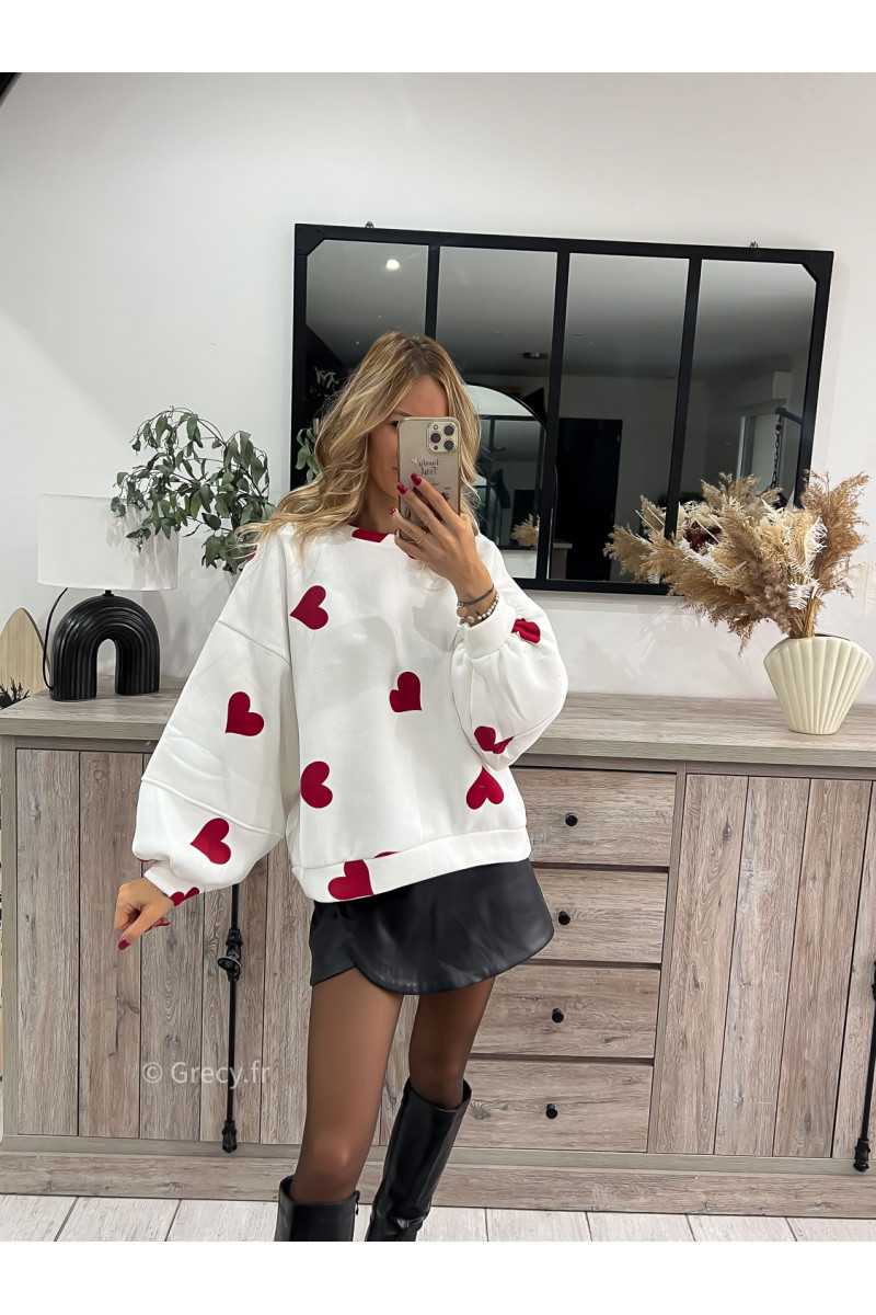 sweat oversize blanc coeurs rouge confort cosy grecy mode tendance automne hiver 2023 outfit ootd blogueuse