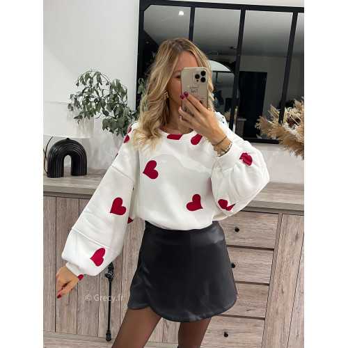 sweat oversize blanc coeurs rouge confort cosy grecy mode tendance automne hiver 2023 outfit ootd blogueuse