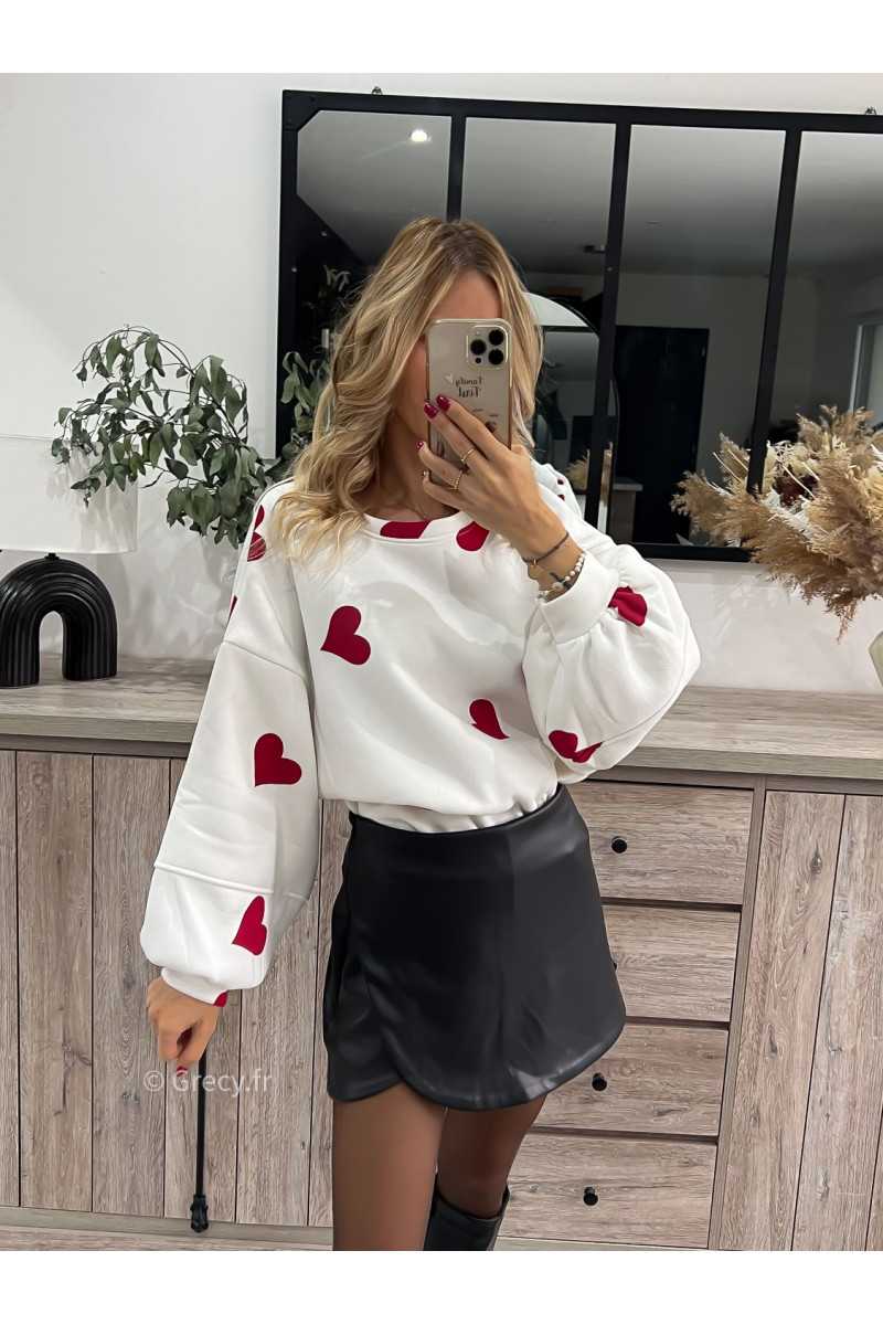 sweat oversize blanc coeurs rouge confort cosy grecy mode tendance automne hiver 2023 outfit ootd blogueuse