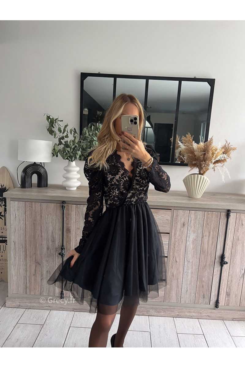 robe noire courte tulle voile soirée mercredi Adams style noël nouvel an mode tendance grecy outfit blogueuse chic