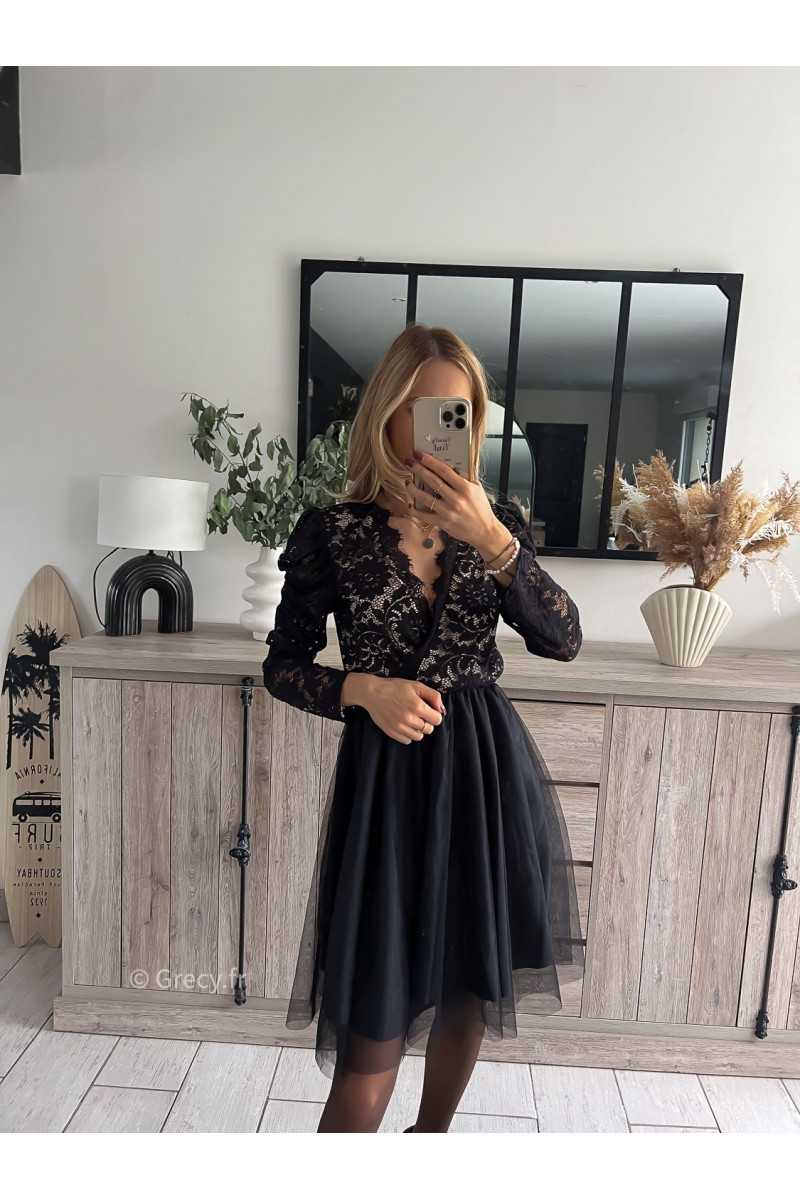 robe noire courte tulle voile soirée mercredi Adams style noël nouvel an mode tendance grecy outfit blogueuse chic