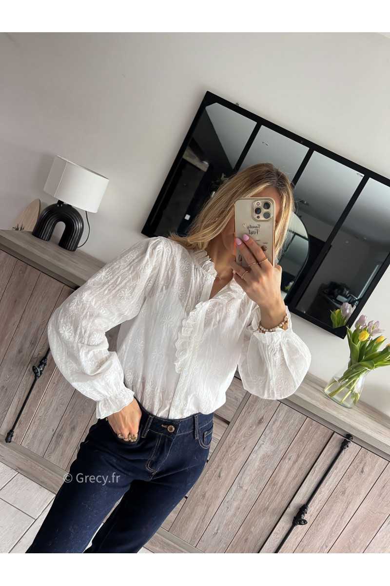 chemise blanche broderies col dentelles sezane printemps été grecy mode outfit ootd look tendance