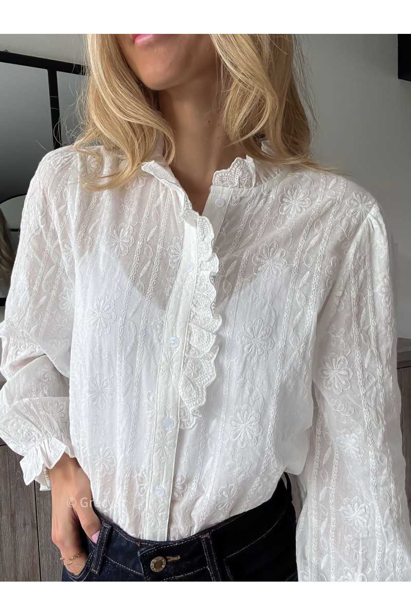 chemise blanche broderies col dentelles sezane printemps été grecy mode outfit ootd look tendance