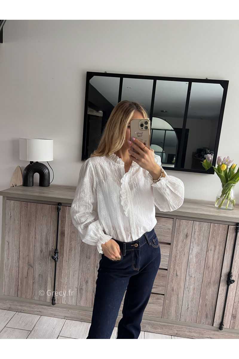 chemise blanche broderies col dentelles sezane printemps été grecy mode outfit ootd look tendance