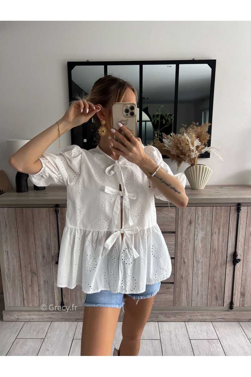 blouse blanche broderie anglaise noeuds printemps été 2024 mode look ootd outfit grecy