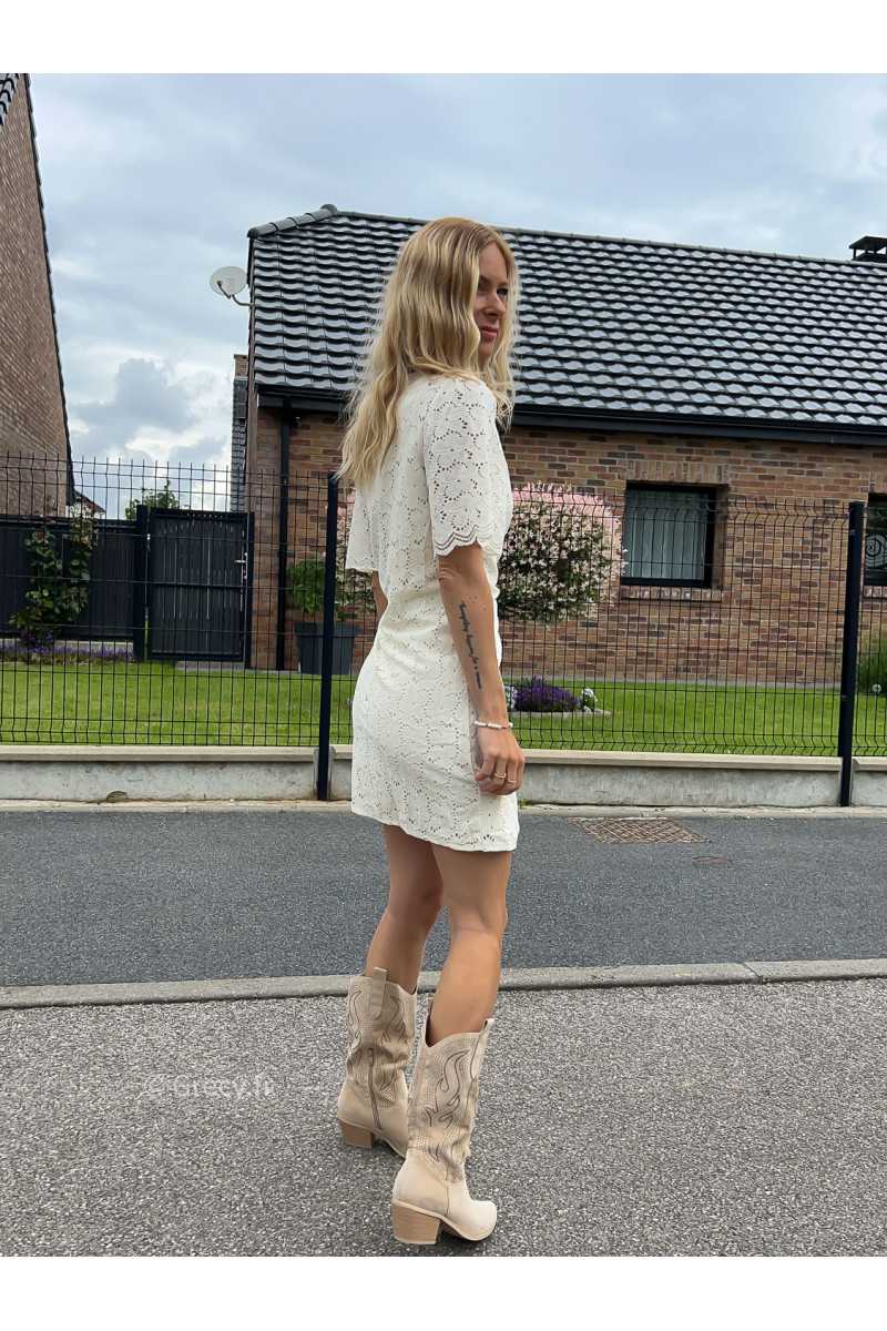 robe courte dentelles nouée chic cérémonie blanc été Summer 2024 mode tendance grecy look