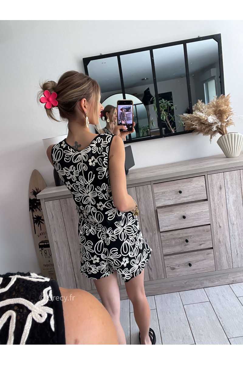 ensemble short et gilet sans manches noir et blanc broderies fleurs brodées boutonné chic soirée mode tendance grecy été 2024