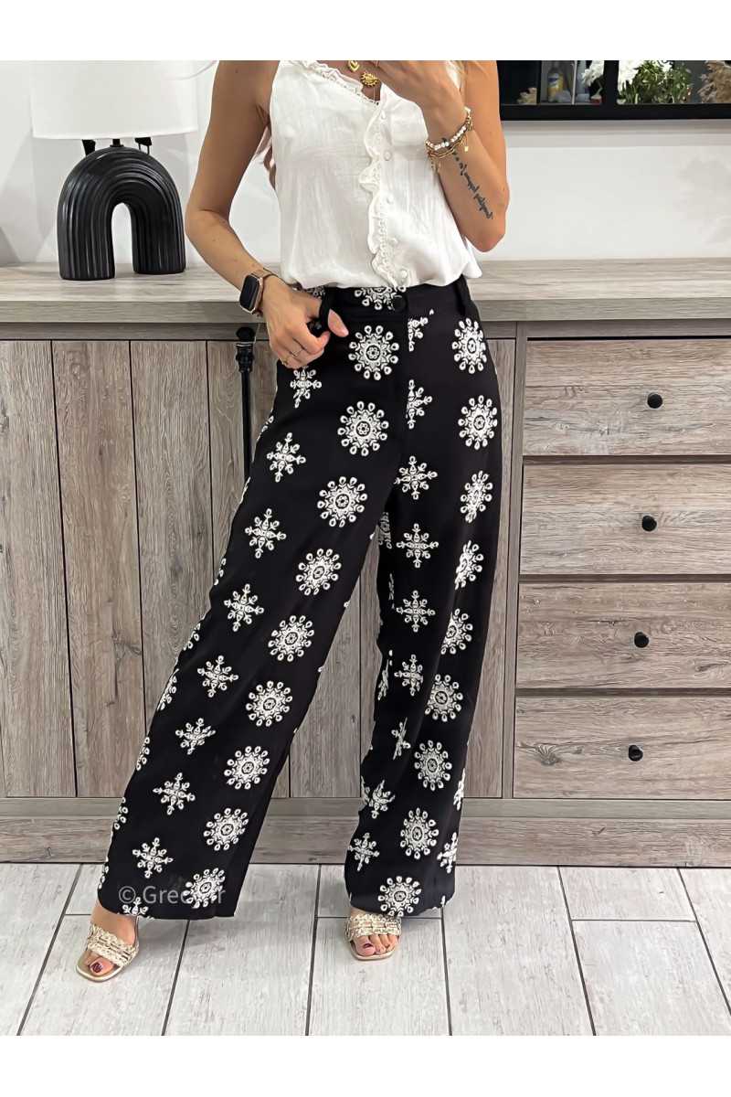 Pantalon noir broderie blanc mandala chic grecy look tendance mode
