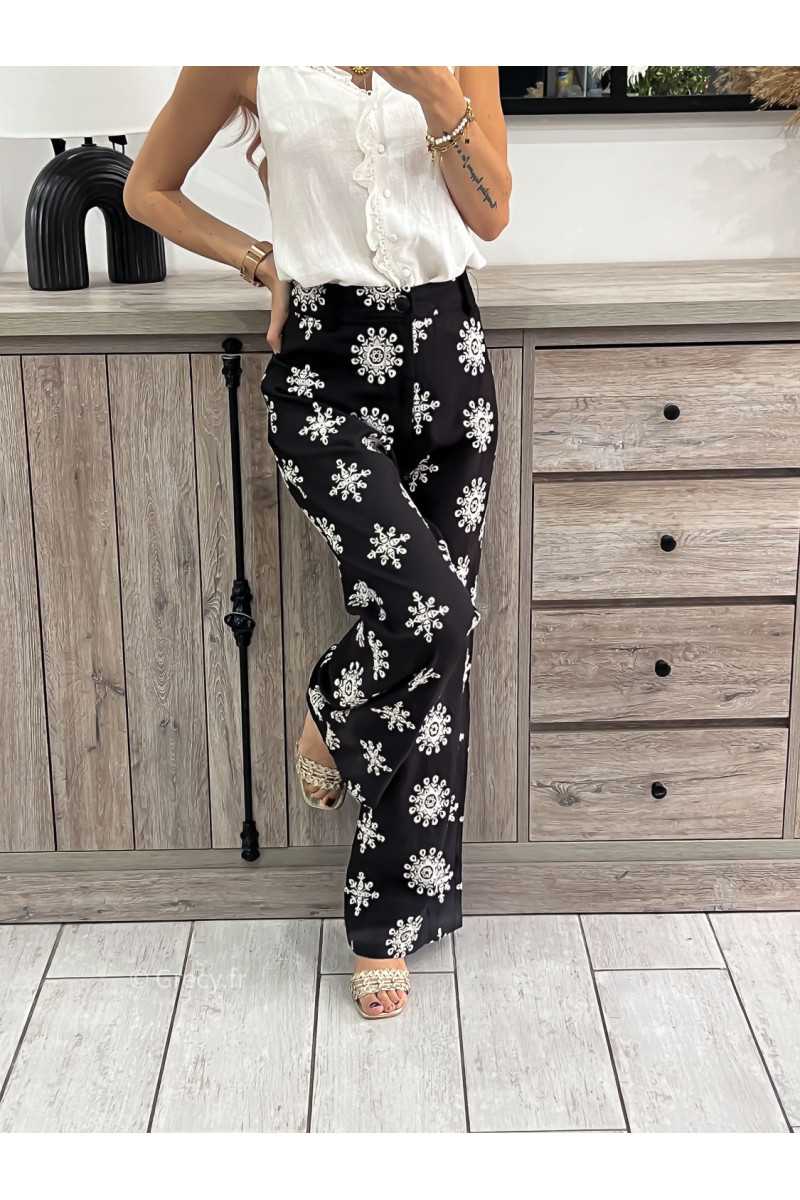 Pantalon noir broderie blanc mandala chic grecy look tendance mode
