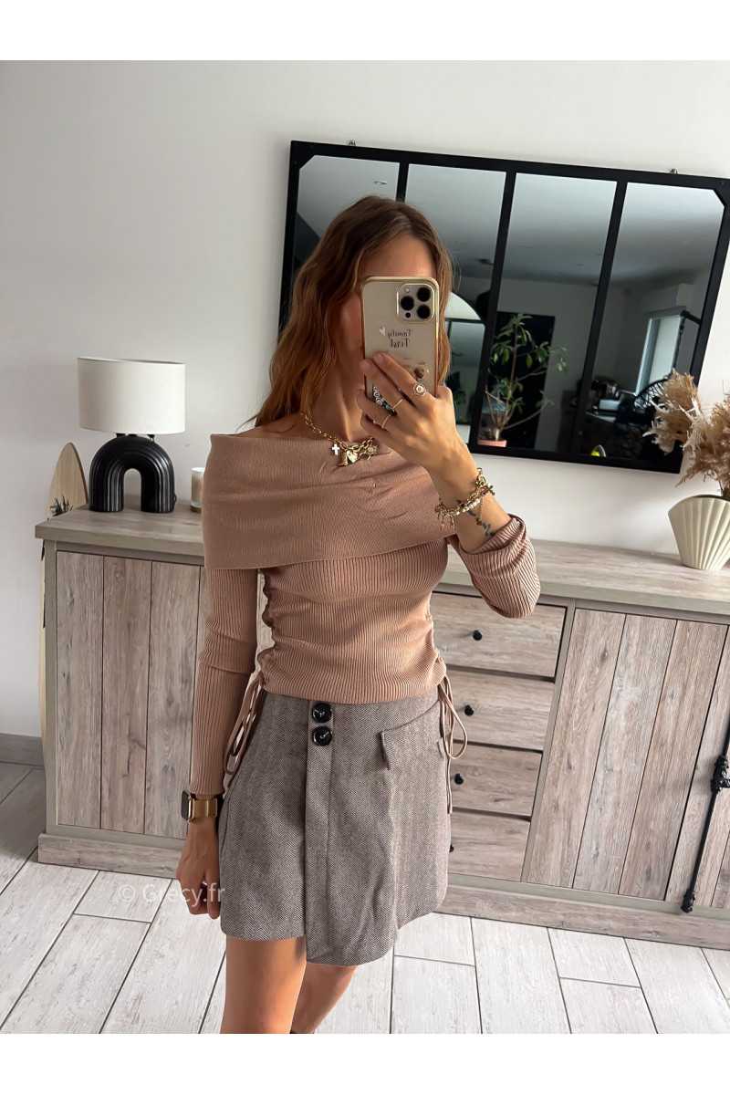 Pull fin taupe col bateau marron épaules dénudées automne 2024 tendance look ootd grecy