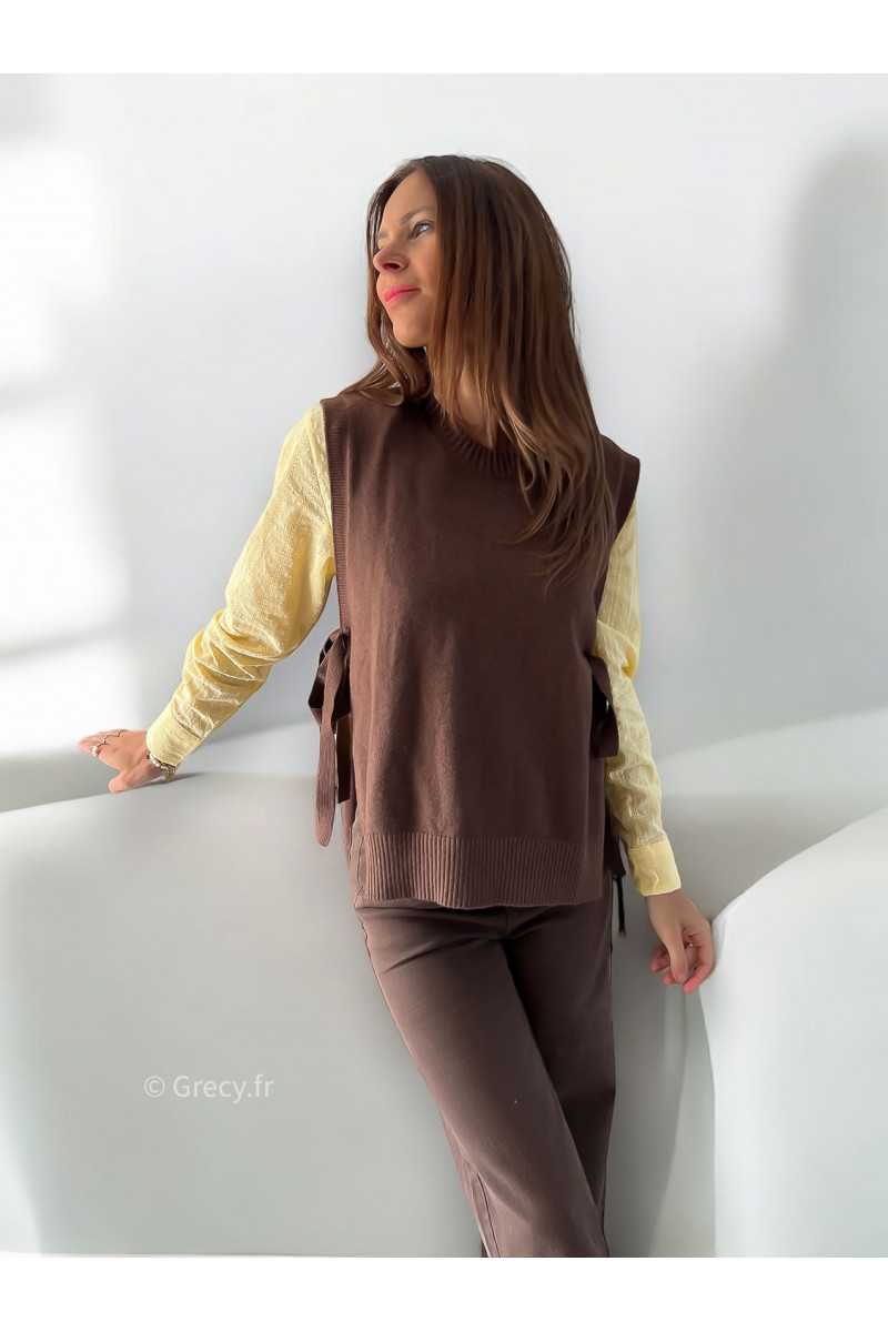 Pull Lea sans manches a lacets marron col rond Couleur marron Taille Taille unique convient du 34 au 42