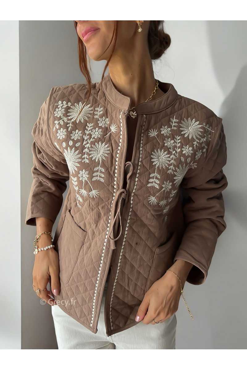 Veste matelassée brodée taupe automne hiver 2024 mode tendance grecy ootd outfit look chic