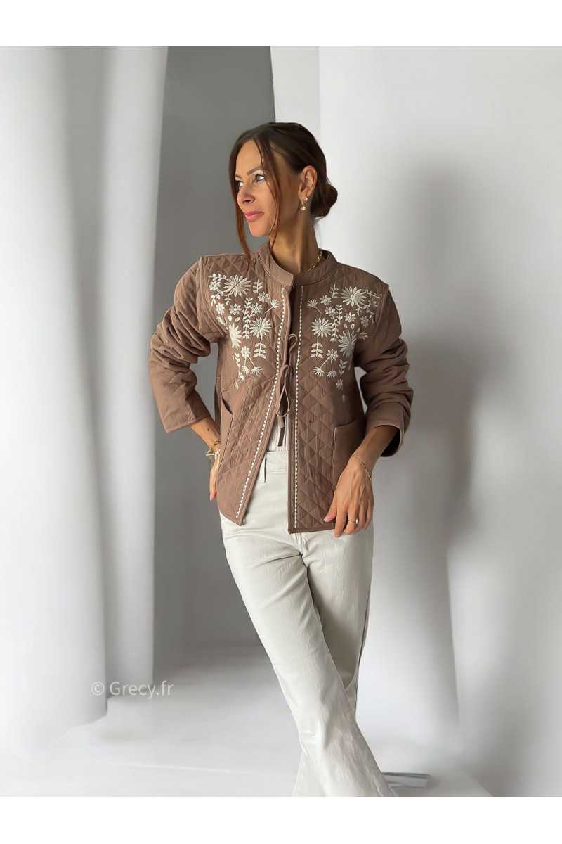 Veste matelassée brodée taupe automne hiver 2024 mode tendance grecy ootd outfit look chic