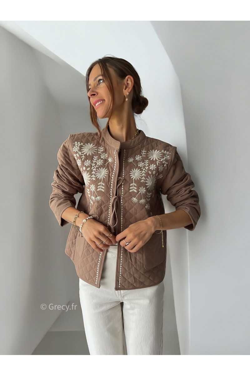 Veste matelassée brodée taupe automne hiver 2024 mode tendance grecy ootd outfit look chic