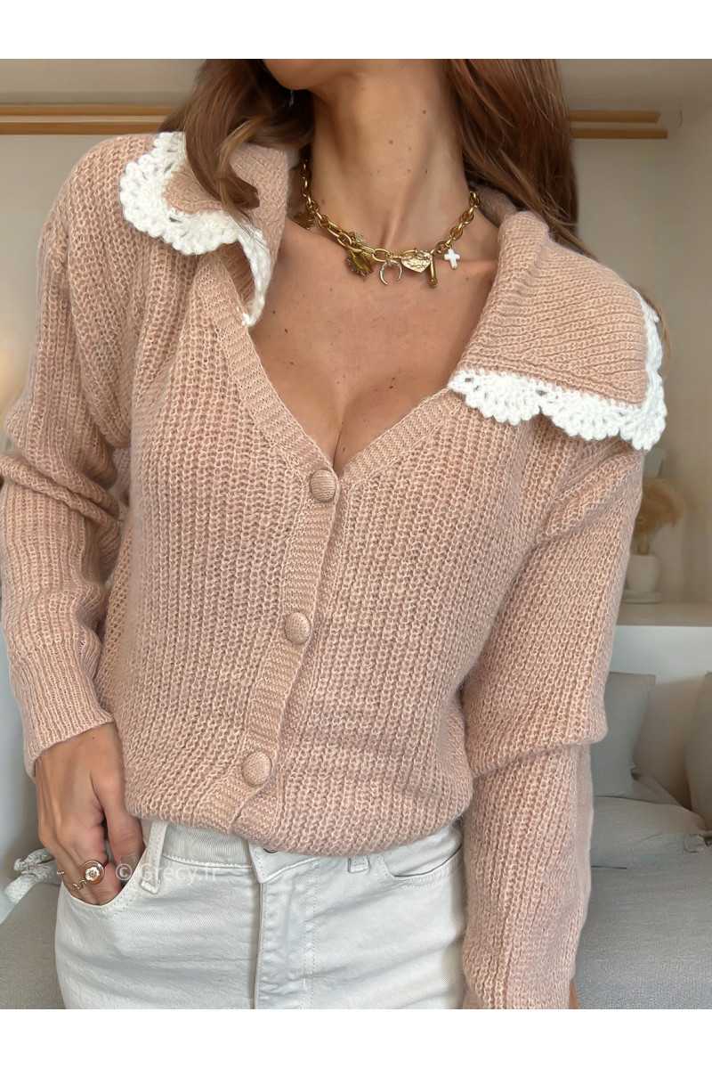 Gilet cardigan beige rosé col broderie mohair mode tendance grecy mode outfit look automne hiver
