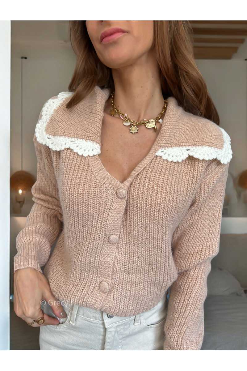 Gilet cardigan beige rosé col broderie mohair mode tendance grecy mode outfit look automne hiver