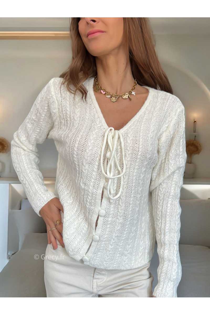 Gilet blanc maille torsadée mohair boutonné mode tendance grecy mode outfit look automne hiver