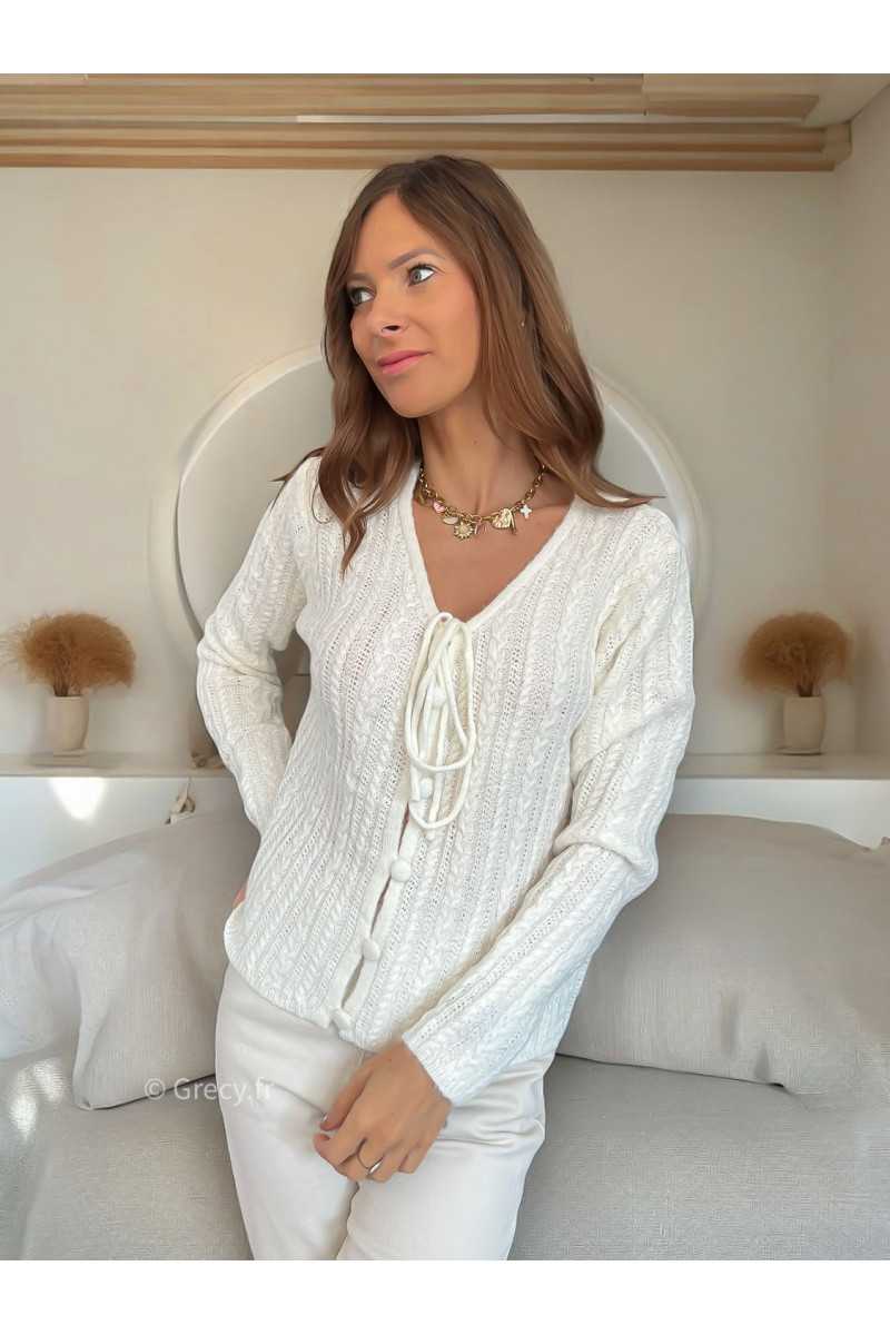 Gilet blanc maille torsadée mohair boutonné mode tendance grecy mode outfit look automne hiver