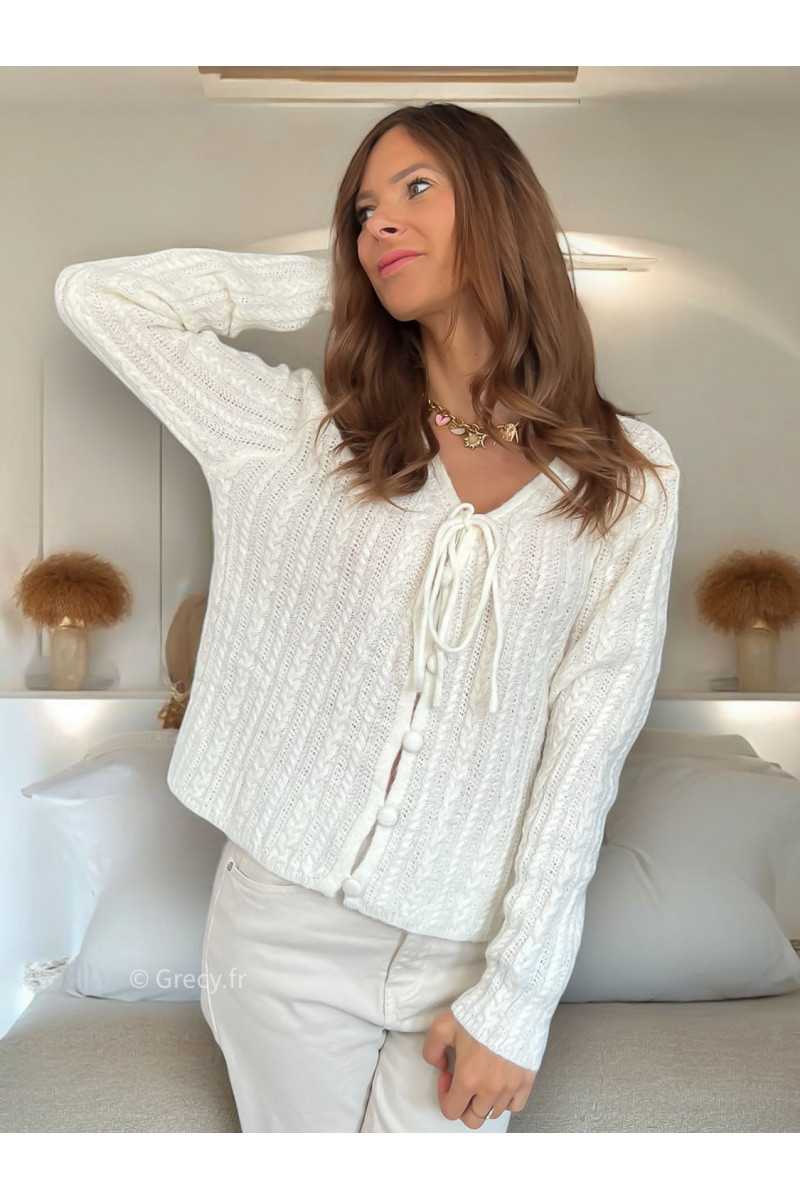 Gilet blanc maille torsadée mohair boutonné mode tendance grecy mode outfit look automne hiver