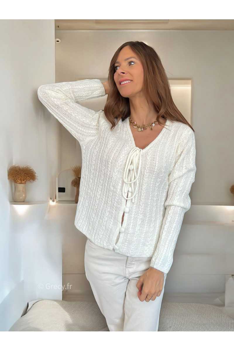 Gilet blanc maille torsadée mohair boutonné mode tendance grecy mode outfit look automne hiver