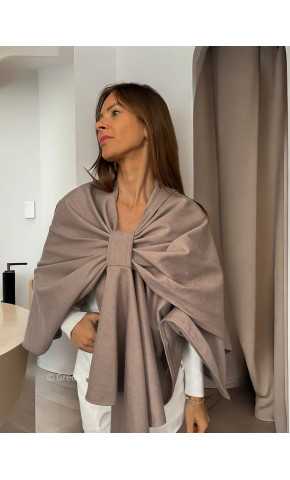 poncho taupe tendance mode grecy look automne hiver 2024