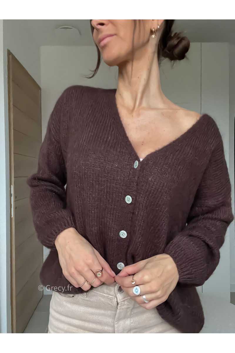 gilet cardigan marron chocolat mohair maille mode tendance look grecy automne hiver 2024 2025 chaud