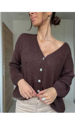 gilet cardigan marron chocolat mohair maille mode tendance look grecy automne hiver 2024 2025 chaud