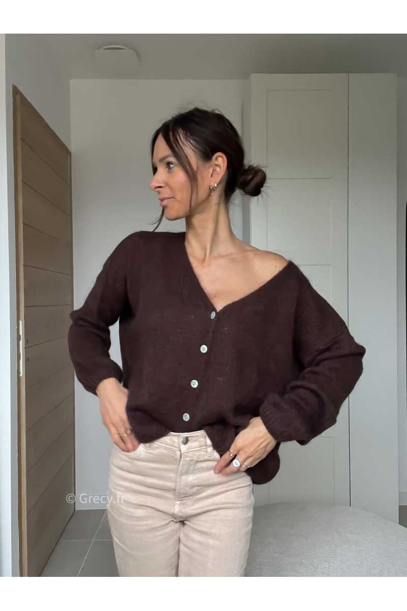 gilet cardigan marron chocolat mohair maille mode tendance look grecy automne hiver 2024 2025 chaud