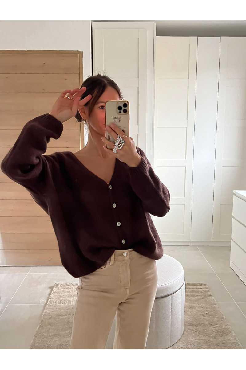 gilet cardigan marron chocolat mohair maille mode tendance look grecy automne hiver 2024 2025 chaud