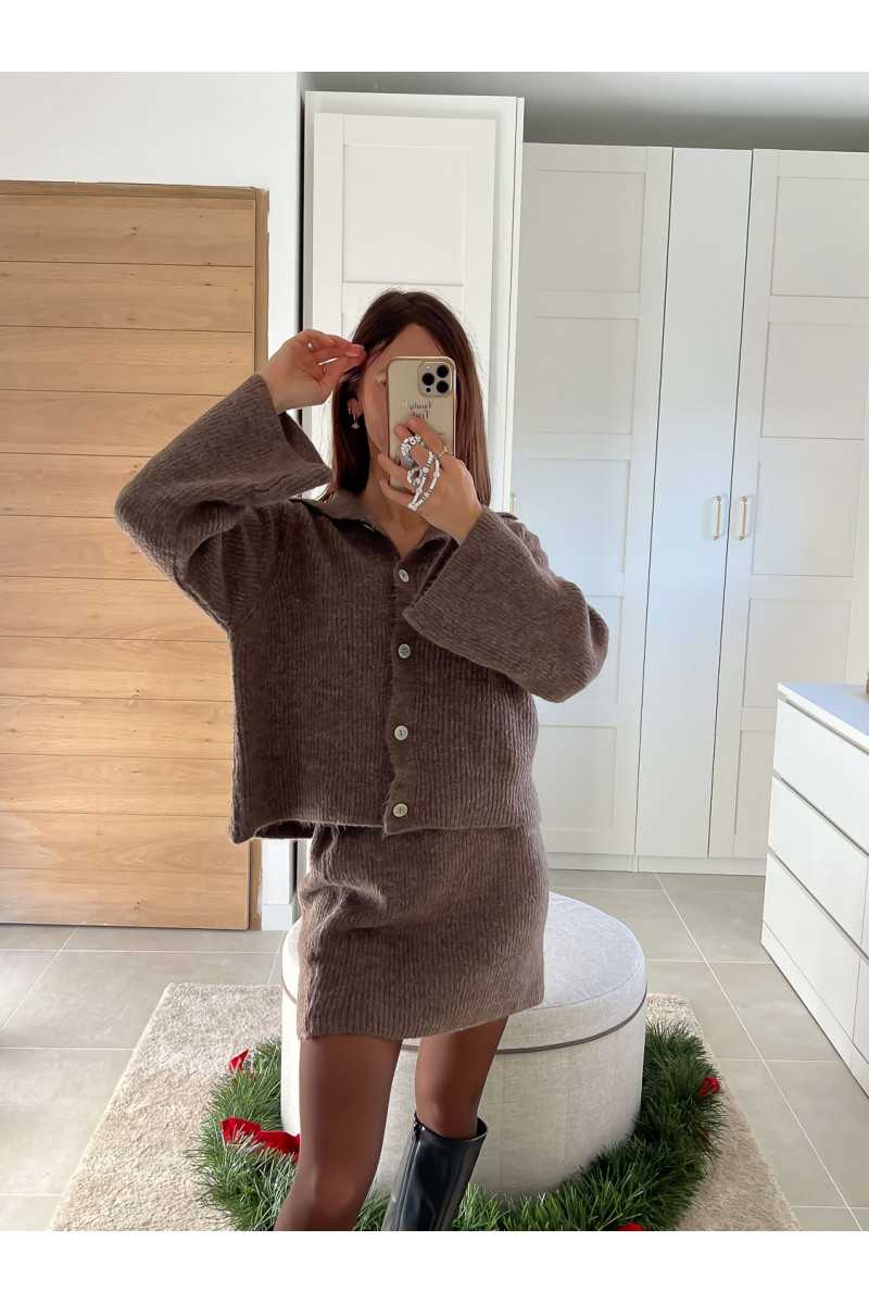 Ensemble maille taupe marron jupe et gilet laine mode tendance look grecy hiver