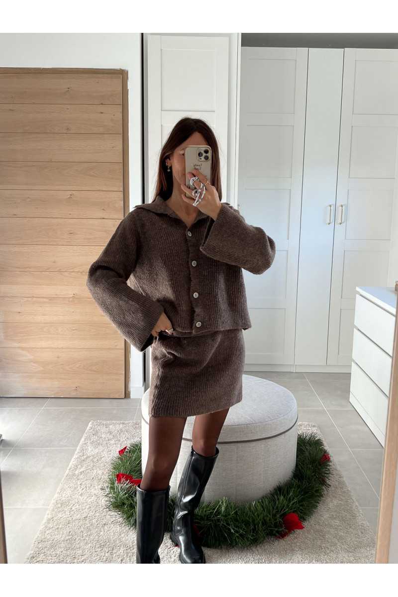 Ensemble maille taupe marron jupe et gilet laine mode tendance look grecy hiver