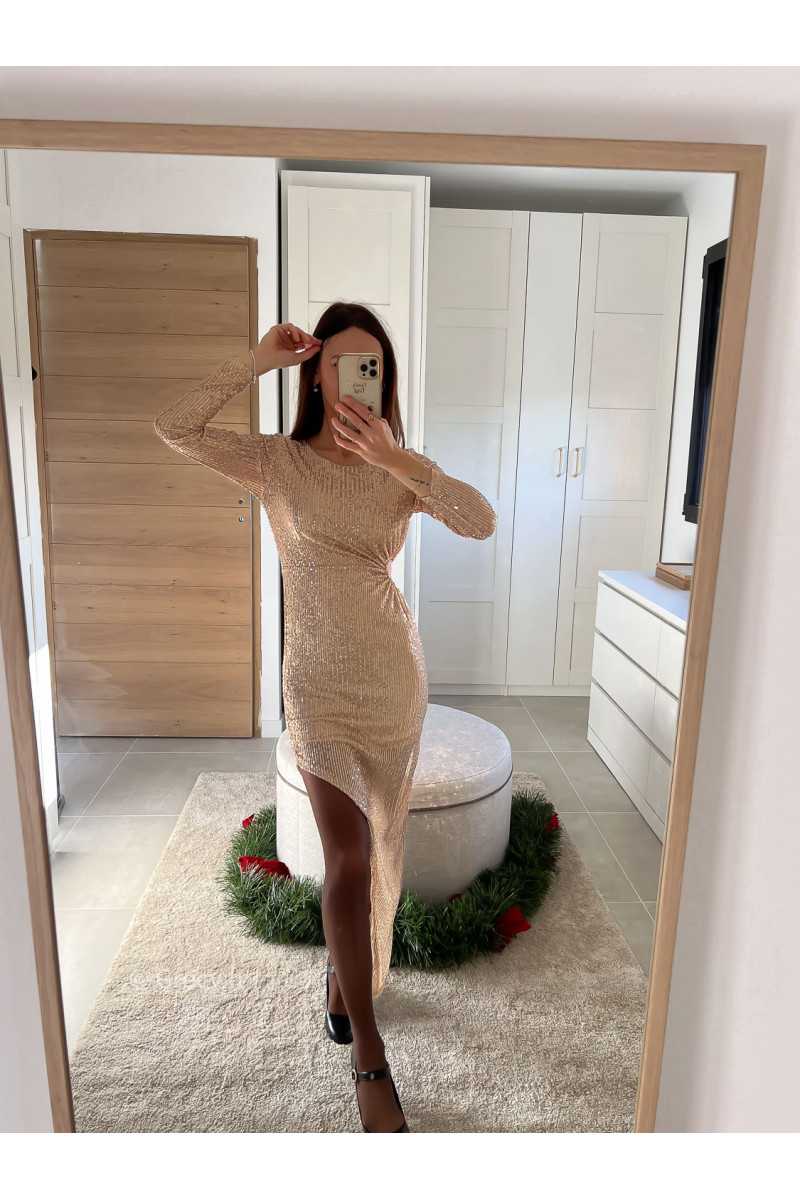robe longue manches longues sequins pailleté dorée or ouverte côté fendue noël fêtes mode tendance look grecy hiver