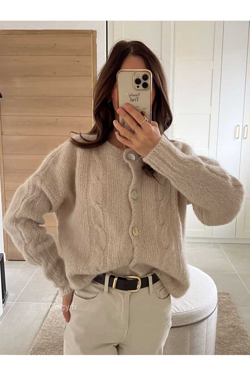 gilet cardigan maille torsadé beige mohair tendance mode grecy look automne hiver 2024