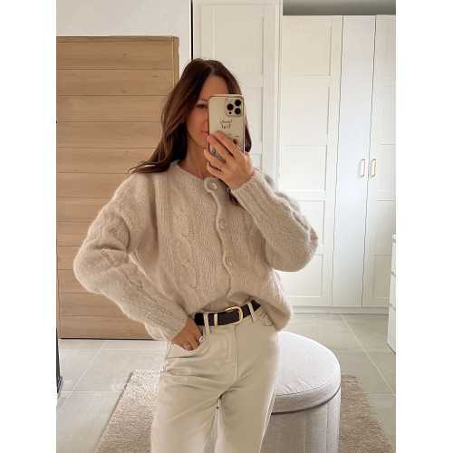 gilet cardigan maille torsadé beige mohair tendance mode grecy look automne hiver 2024