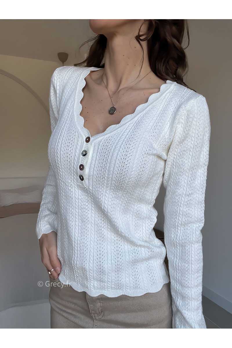 Pull col boutonné taupe blanc grecy look tendance 2025