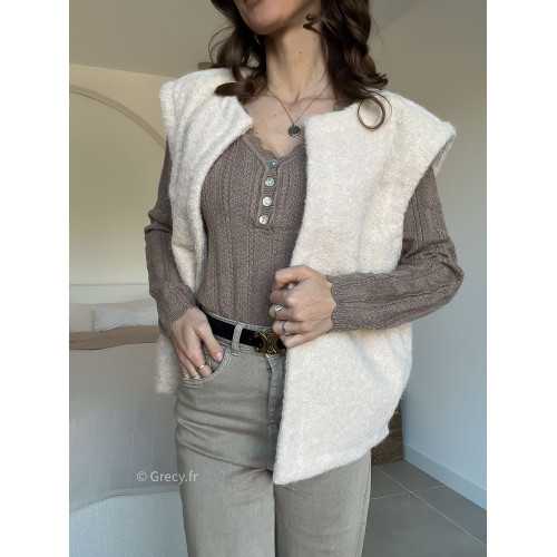 Gilet veste sans manches fausse fourrure beige clair grecy look tendance 2025