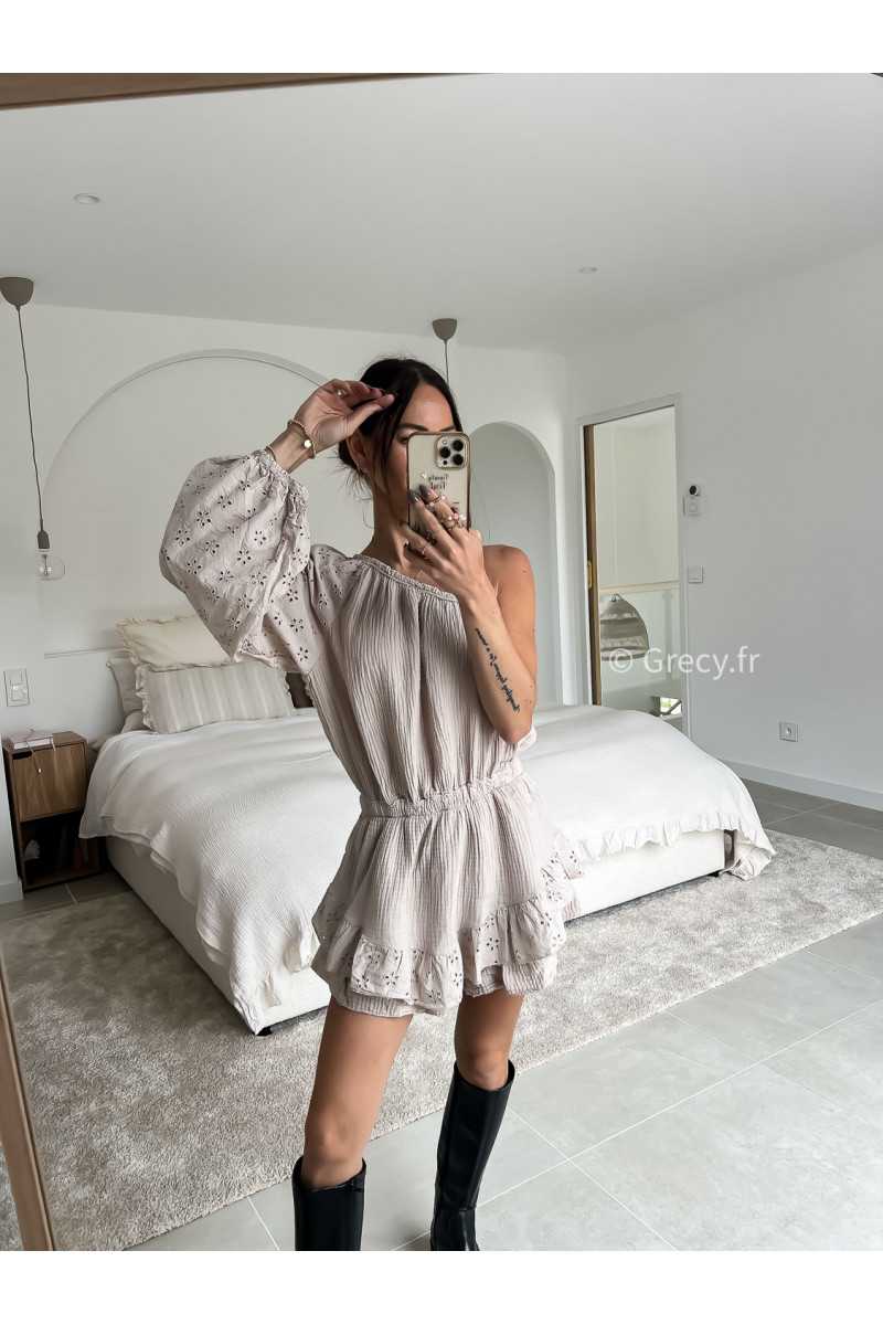 Combishort asymétrique beige gaze coton une manche broderie anglaise printemps été grecy mode look