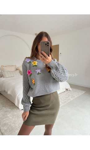 Pull gris fleurs relief fleuri mode tenue look intemporel grecy e-shop