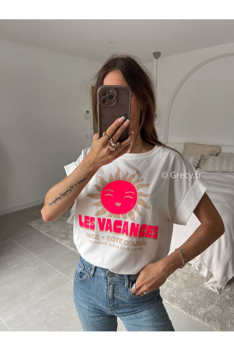 t-shirt blanc et rose motif soleil les vacances été printemps 2025 mode grecy tendance look