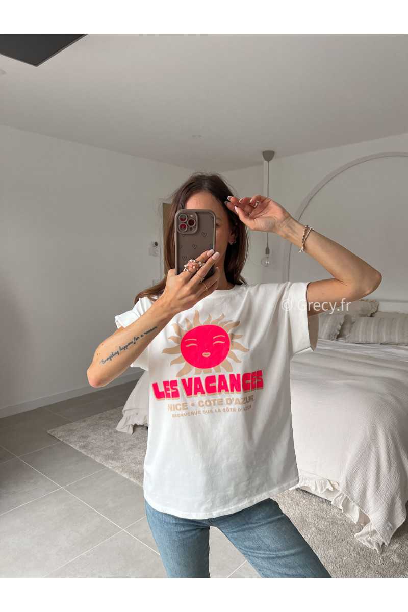 t-shirt blanc et rose motif soleil les vacances été printemps 2025 mode grecy tendance look