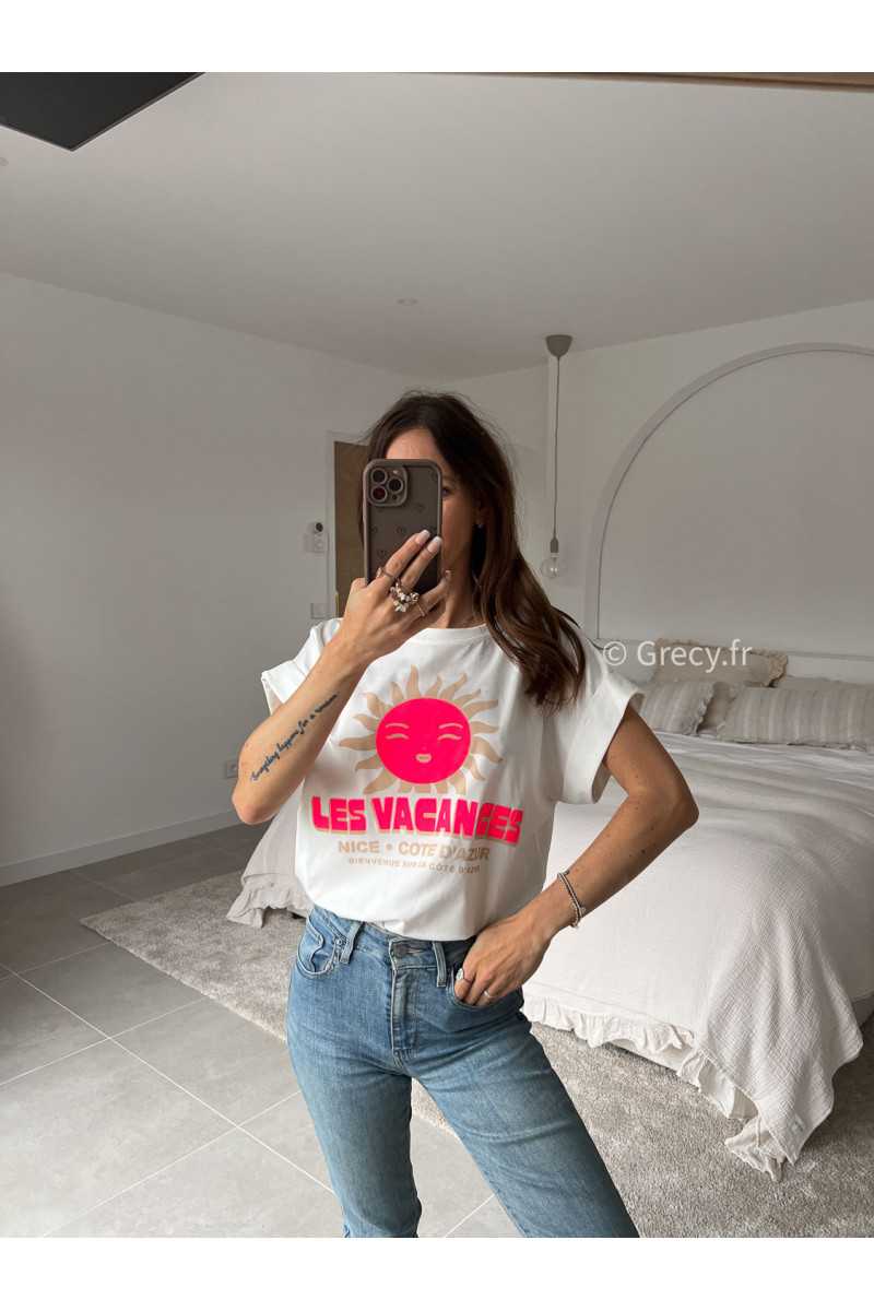 t-shirt blanc et rose motif soleil les vacances été printemps 2025 mode grecy tendance look