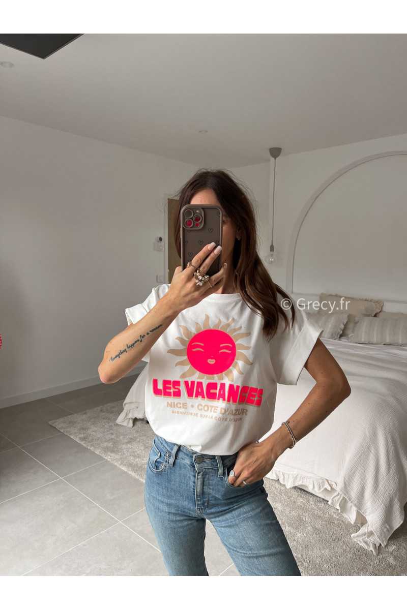 t-shirt blanc et rose motif soleil les vacances été printemps 2025 mode grecy tendance look