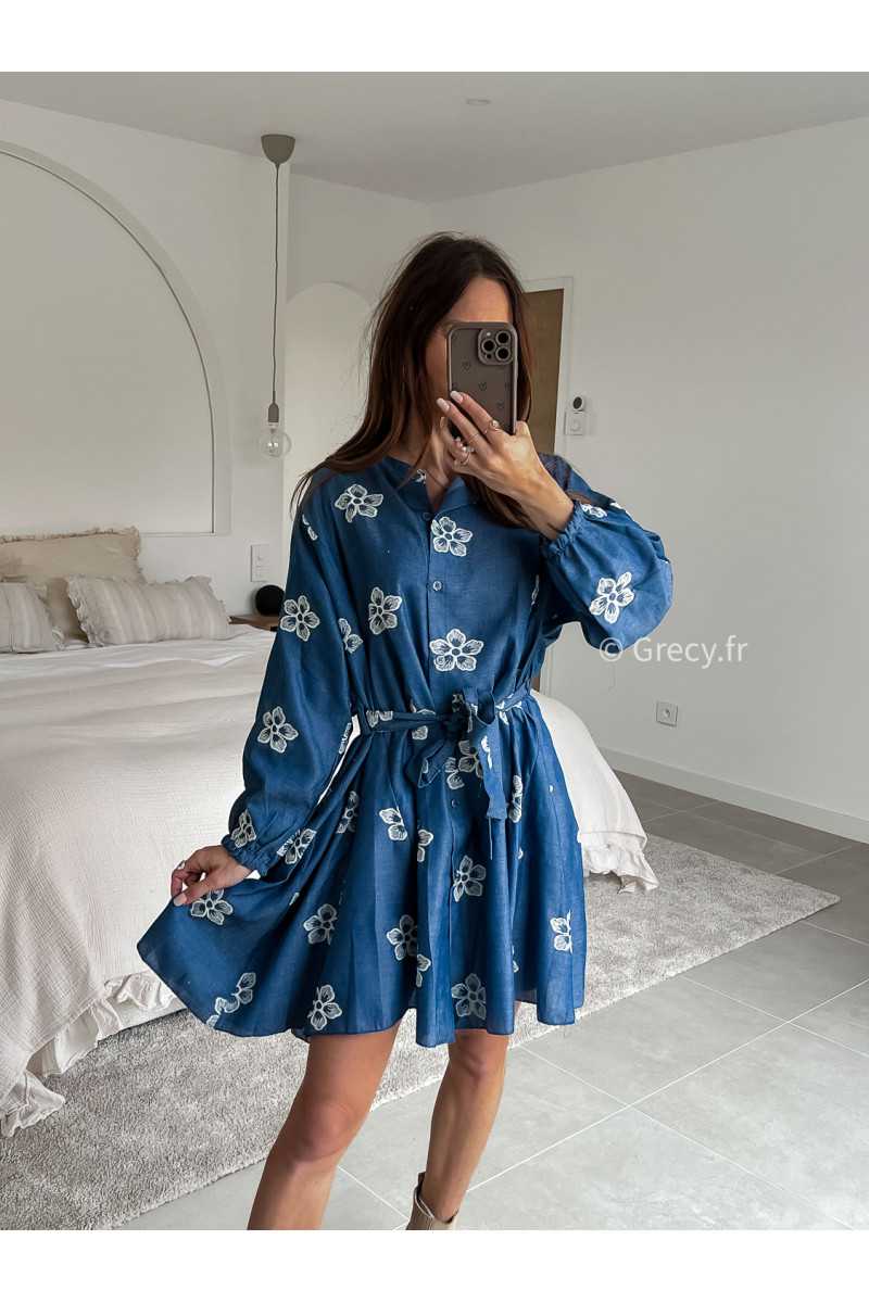 robe en jean fluide denim broderies fleuri été printemps 2025 mode grecy tendance look