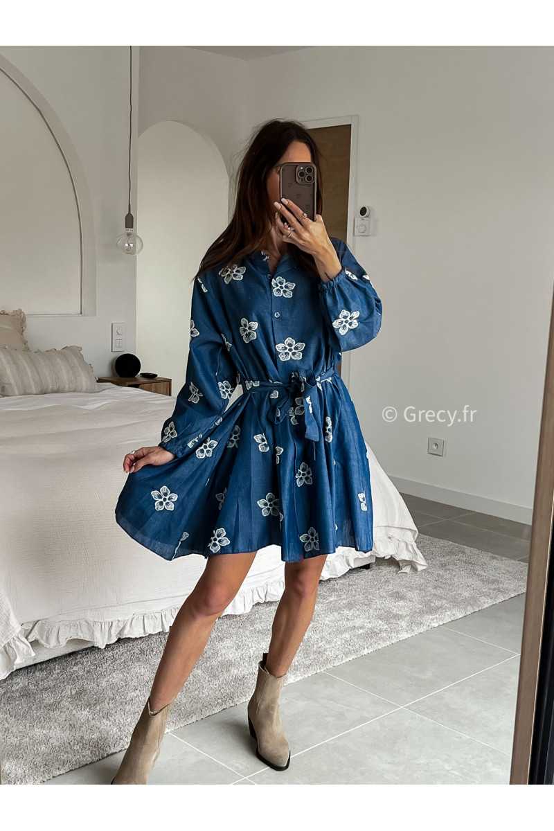 robe en jean fluide denim broderies fleuri été printemps 2025 mode grecy tendance look